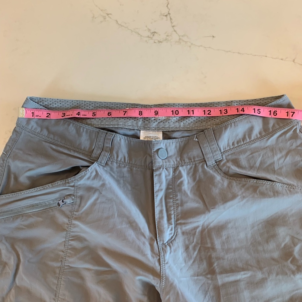 Mountain Hardwear Women's Gray Cargo Pants - Picture 4 of 6